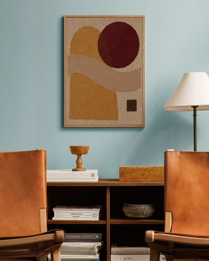Poster in een interieur: Abstracte geschilderde vormen in oker en zand met een bordeauxrode cirkel en klein donker vierkant