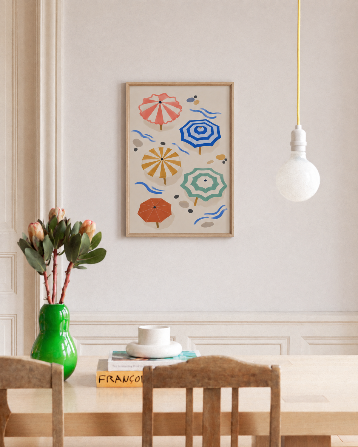 Poster in een interieur: Bovenaanzicht van vijf kleurrijke parasols met blauwe golflijnen op een crèmekleurige achtergrond