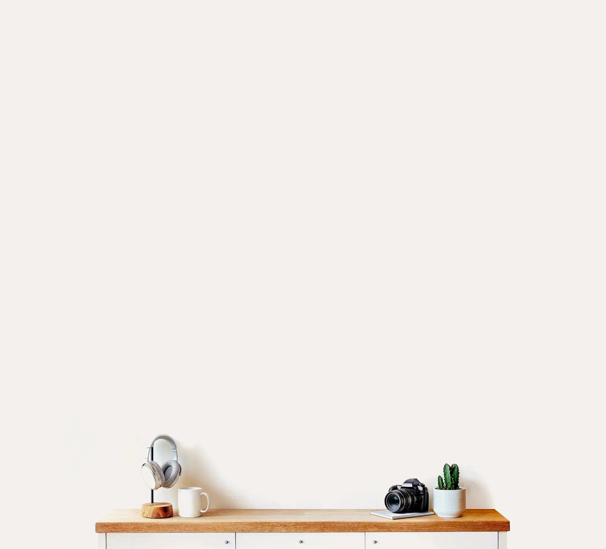 Interieur met een poster aan de muur